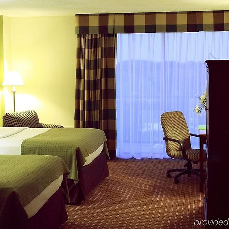 Garden Plaza Hotel Saddle Brook Szoba fotó