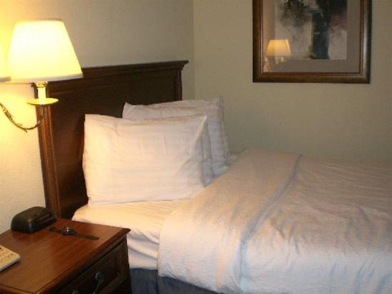 Garden Plaza Hotel Saddle Brook Kültér fotó