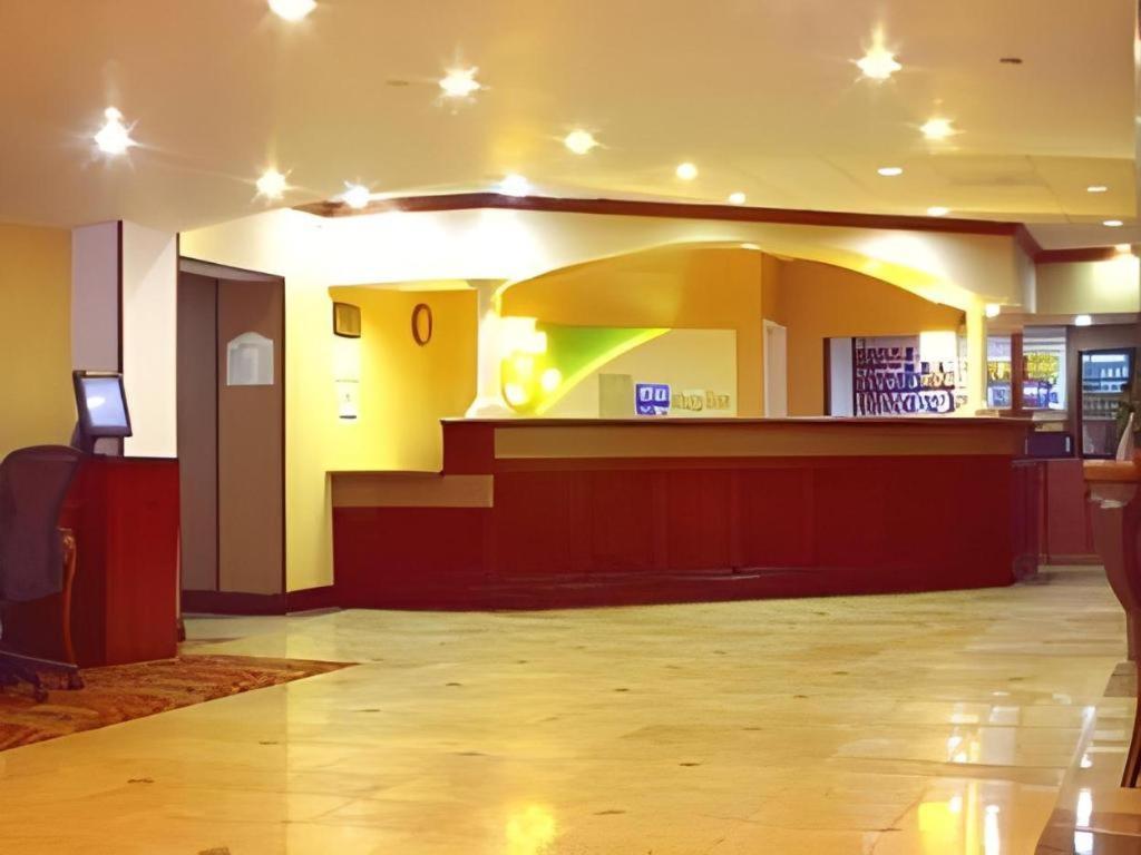 Garden Plaza Hotel Saddle Brook Kültér fotó