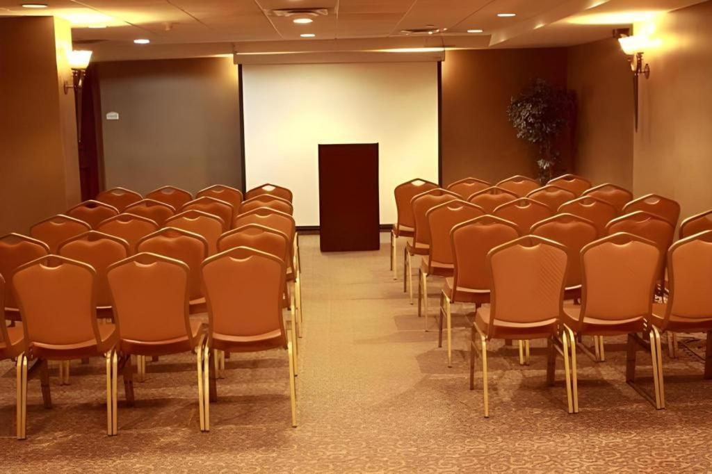 Garden Plaza Hotel Saddle Brook Kültér fotó