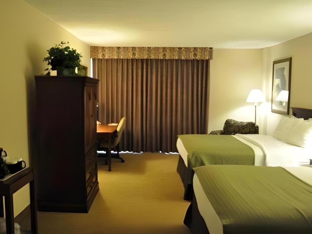 Garden Plaza Hotel Saddle Brook Kültér fotó