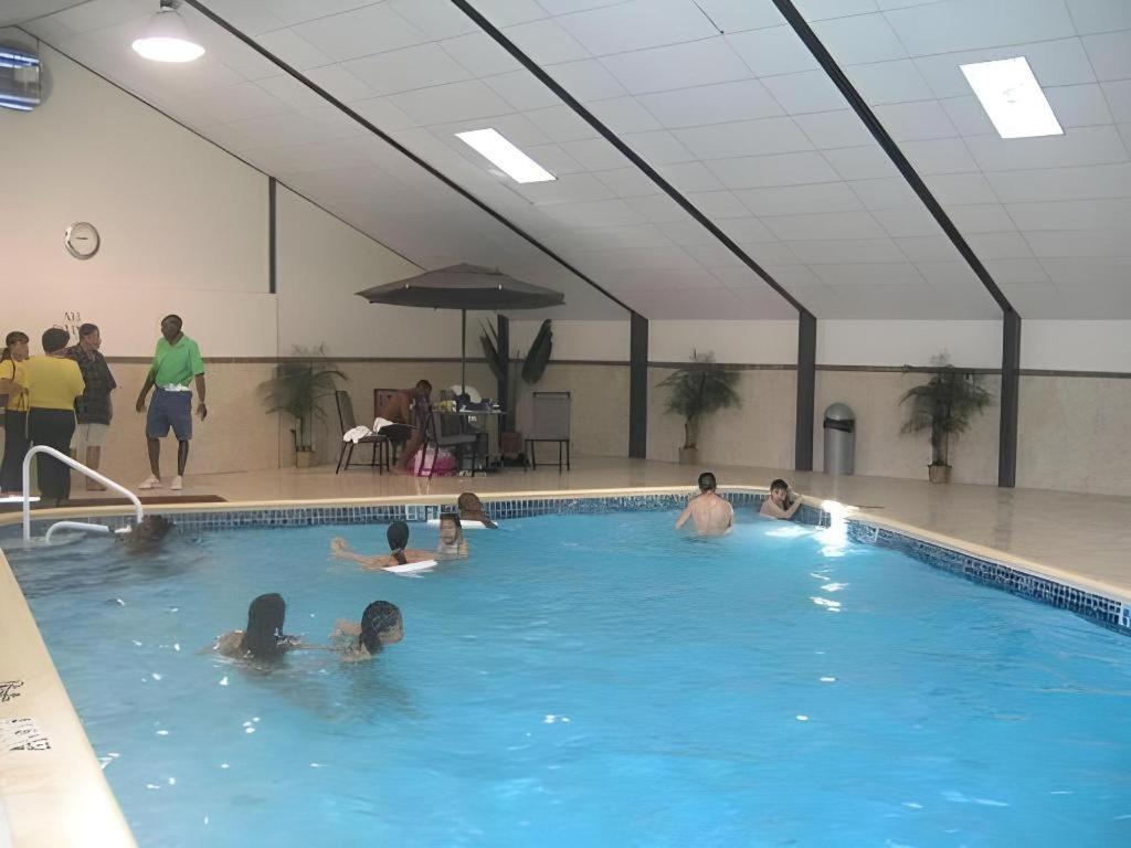 Garden Plaza Hotel Saddle Brook Kültér fotó