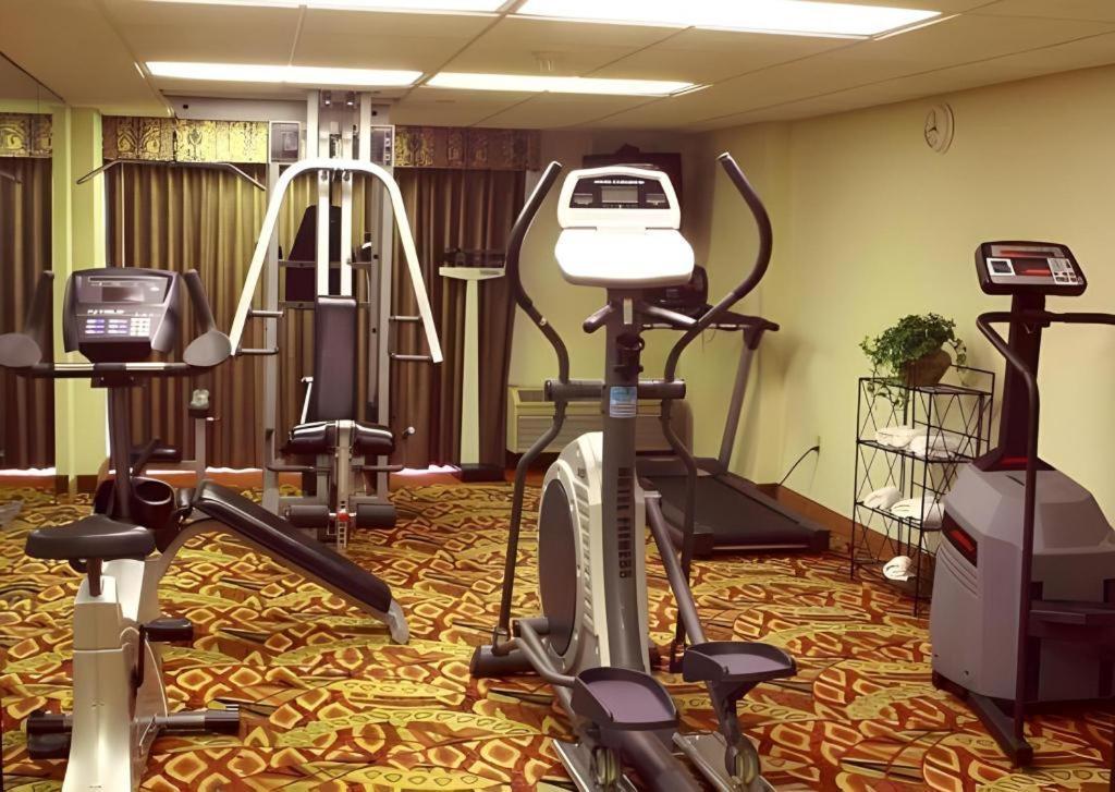 Garden Plaza Hotel Saddle Brook Kültér fotó