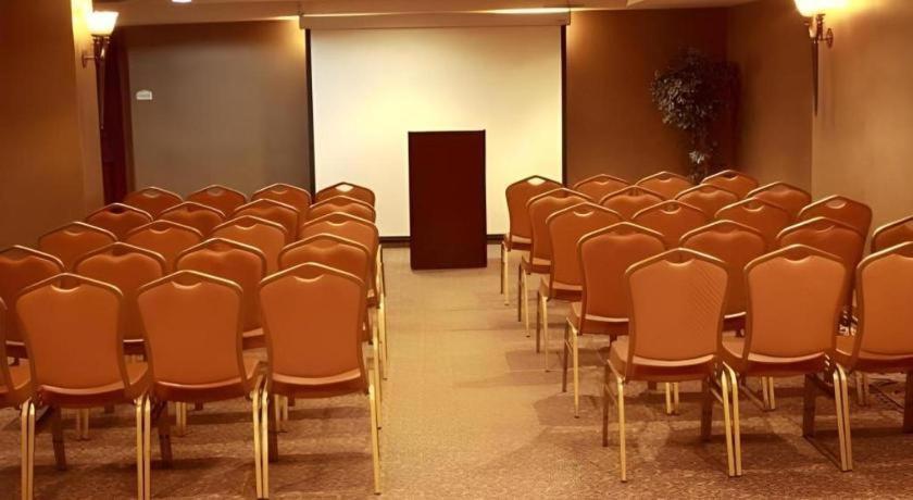 Garden Plaza Hotel Saddle Brook Kültér fotó