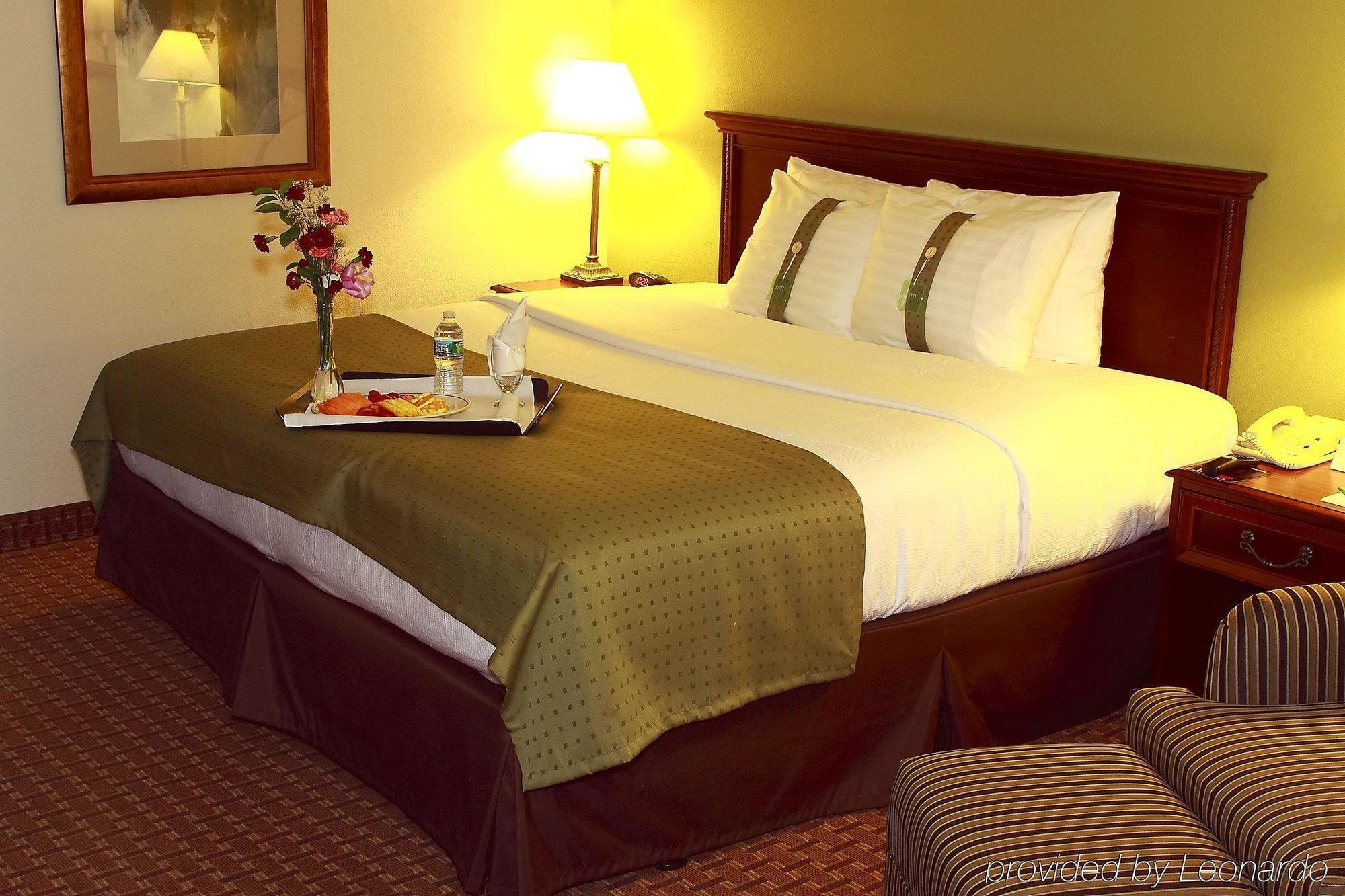Garden Plaza Hotel Saddle Brook Szoba fotó