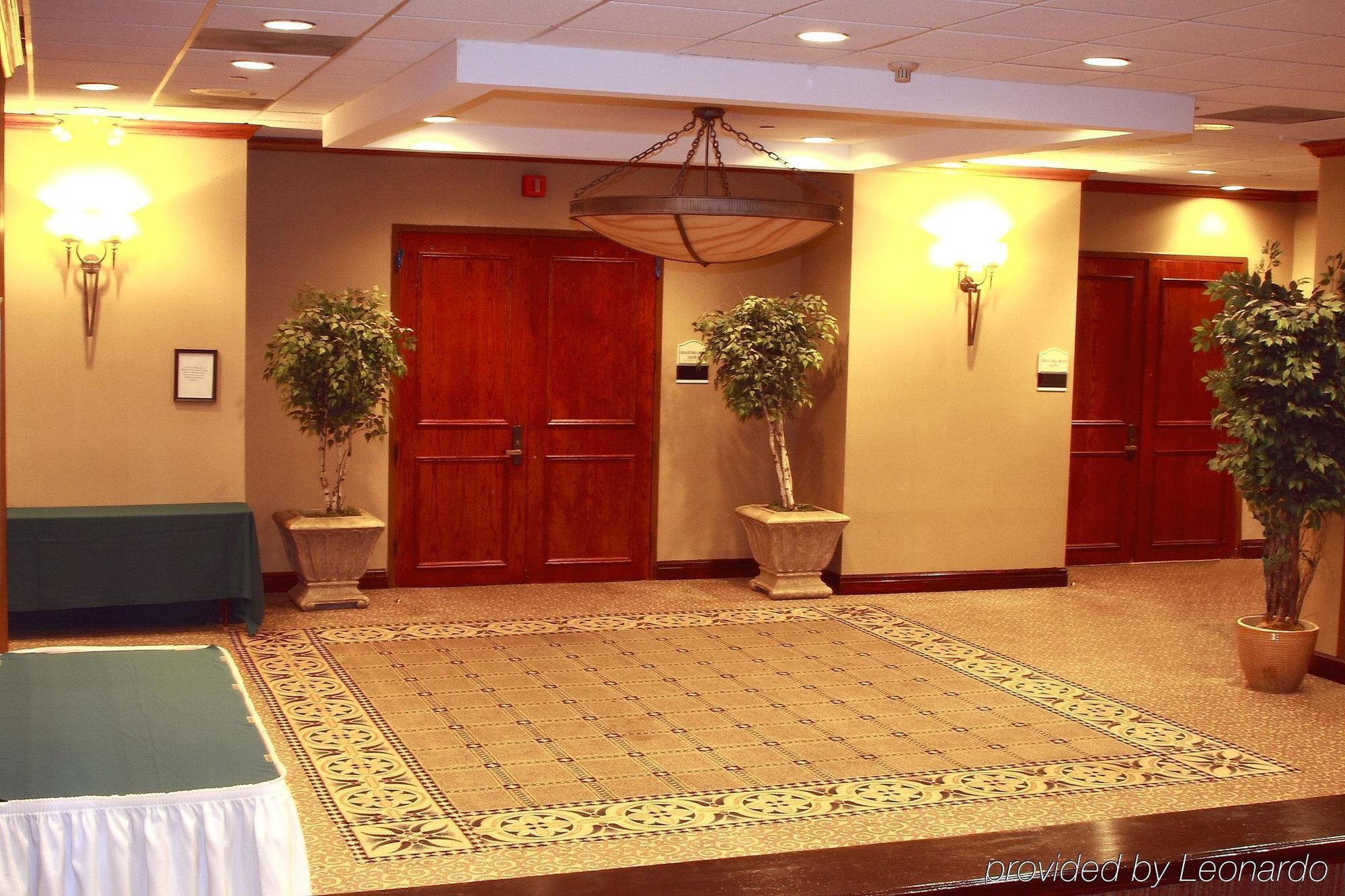 Garden Plaza Hotel Saddle Brook Beltér fotó