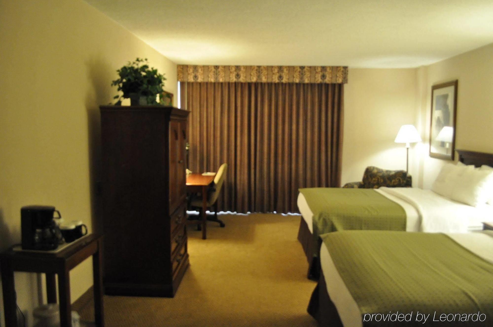 Garden Plaza Hotel Saddle Brook Szoba fotó